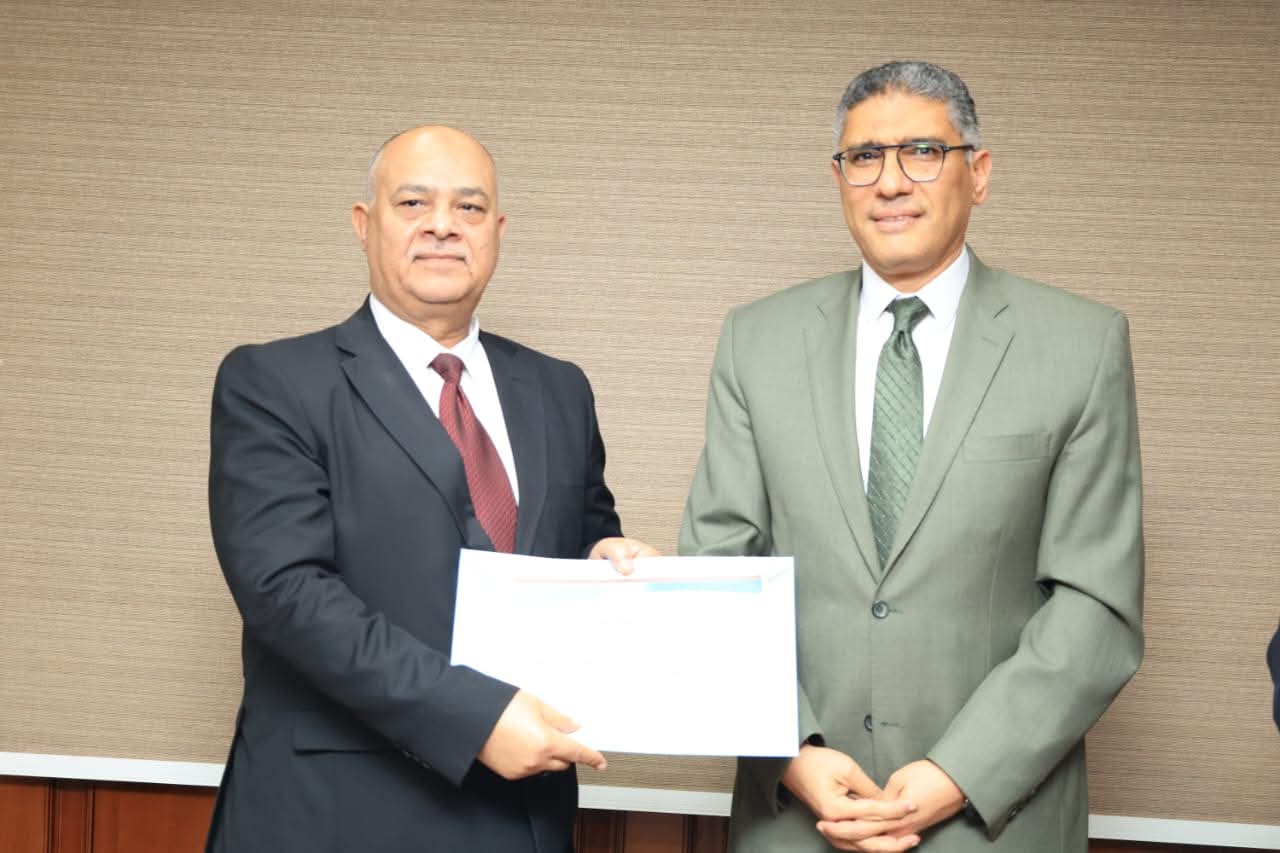محافظ الجيزة يكرم القائمين على إنجاز الخطة الاستثمارية عن العام المالى 2024 – 2025