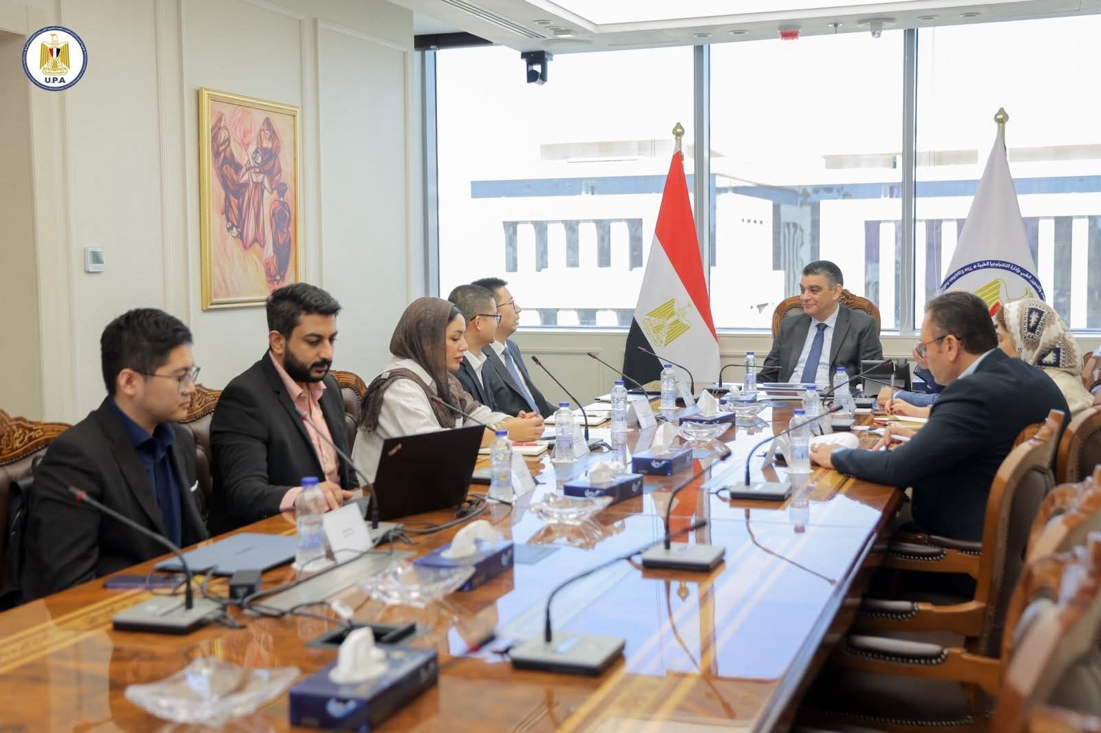رئيس هيئة الشراء الموحد يبحث مع وفد «هواوي» التعاون في تطبيقات الذكاء الاصطناعي