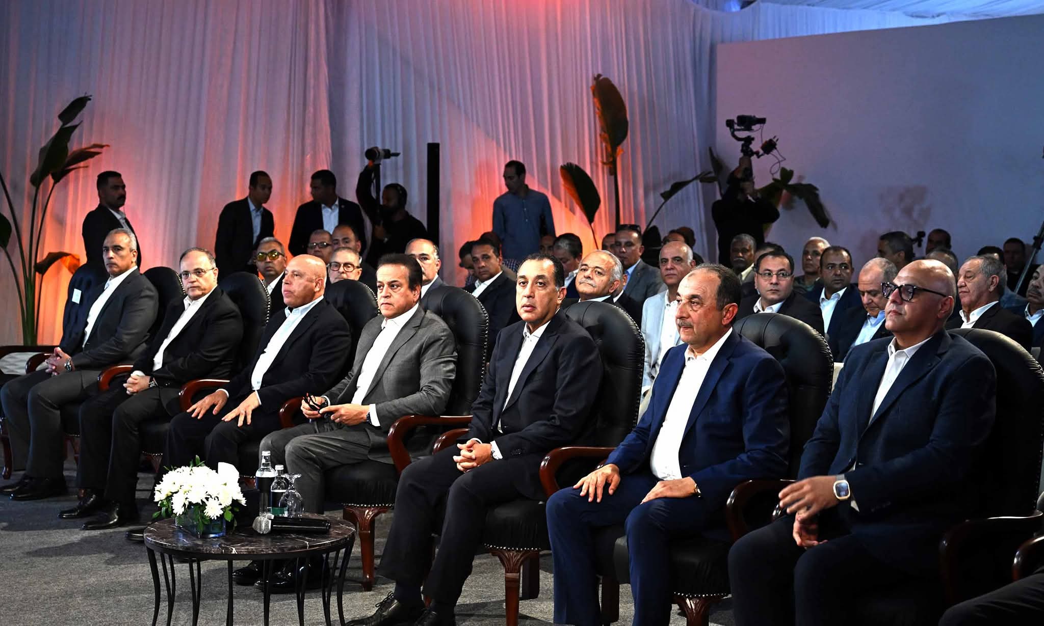رئيس الوزراء يستعرض الأداء الاقتصادي ومشروعات التطوير بالشركة القابضة للأدوية والكيماويات والمستلزمات الطبية