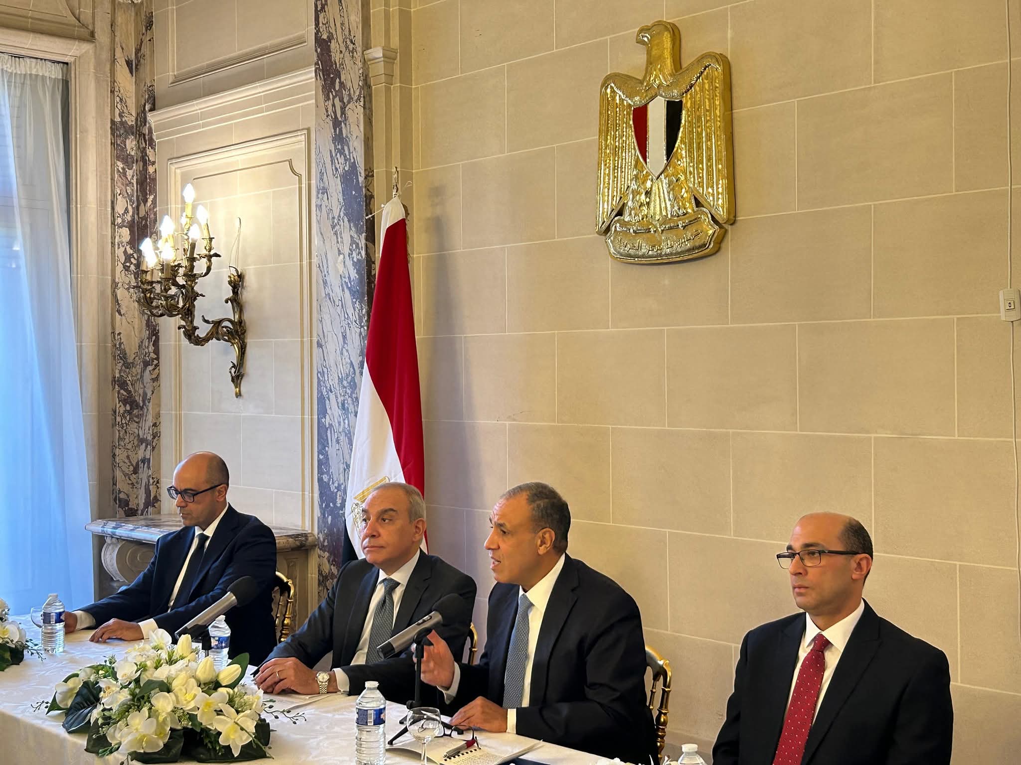 وزير الخارجية والهجرة يلتقي الجالية المصرية في باريس