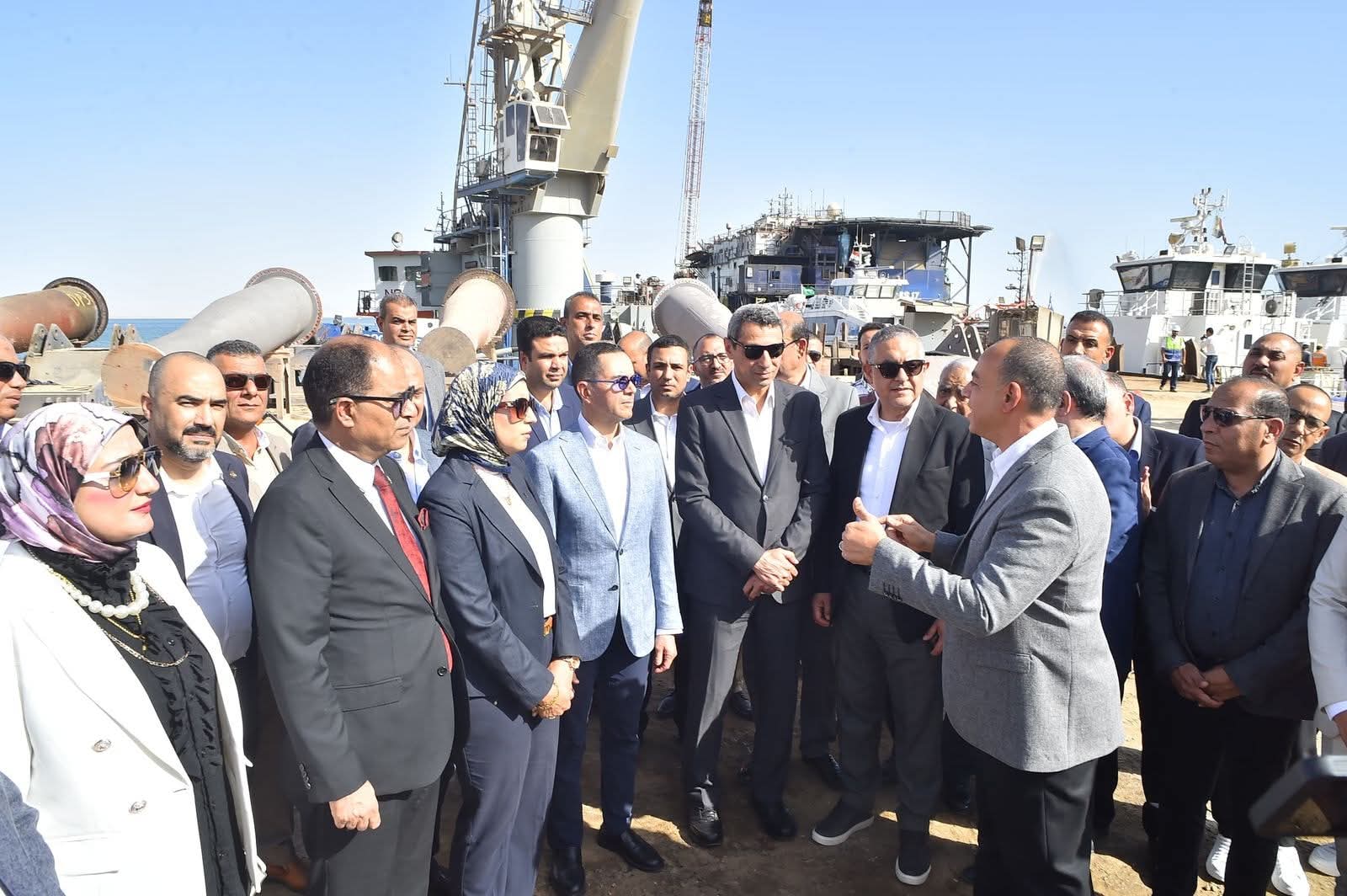 وزير الاستثمار في جولة تفقدية بمصانع عتاقة والأدبية بالسويس: المناطق الحرة رئة الاقتصاد المصري