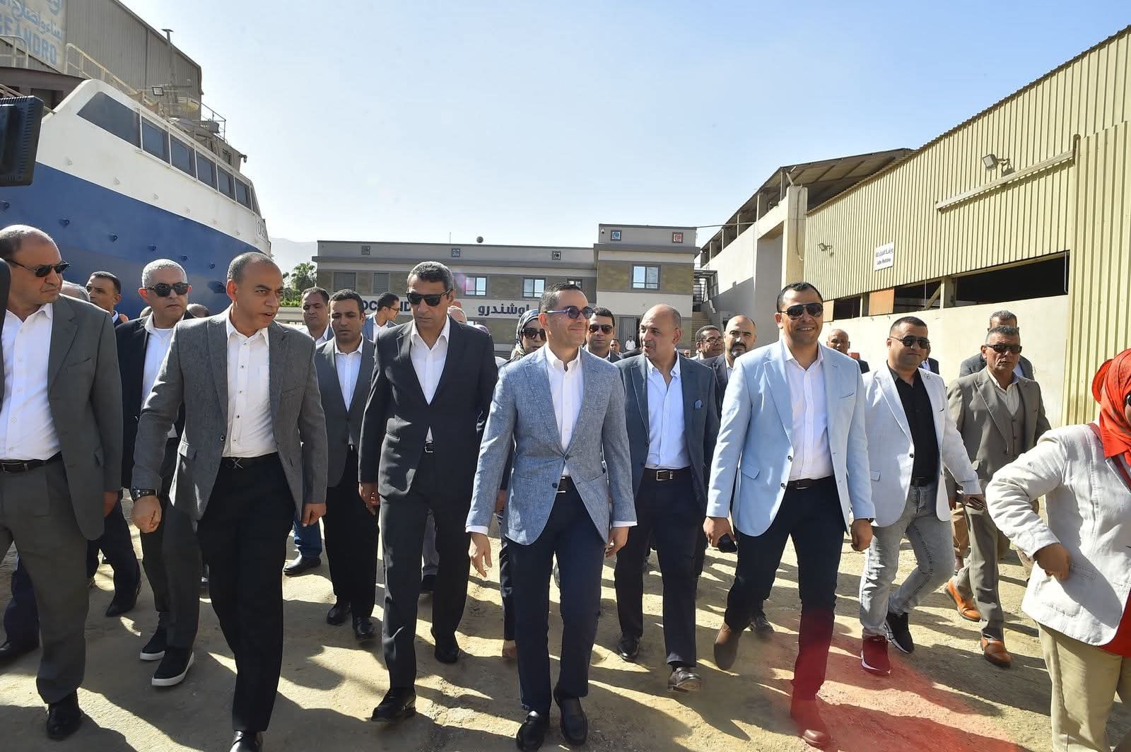 وزير الاستثمار يتفقد المنطقة الحرة بعتاقة والأدبية بالسويس الجديدة