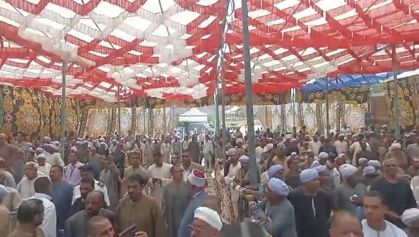 "القودة" تنهي خصومة ثأرية بين أبناء عمومة بنقادة في صلح تاريخي بساحة الشيخ الطيب بالأقصر