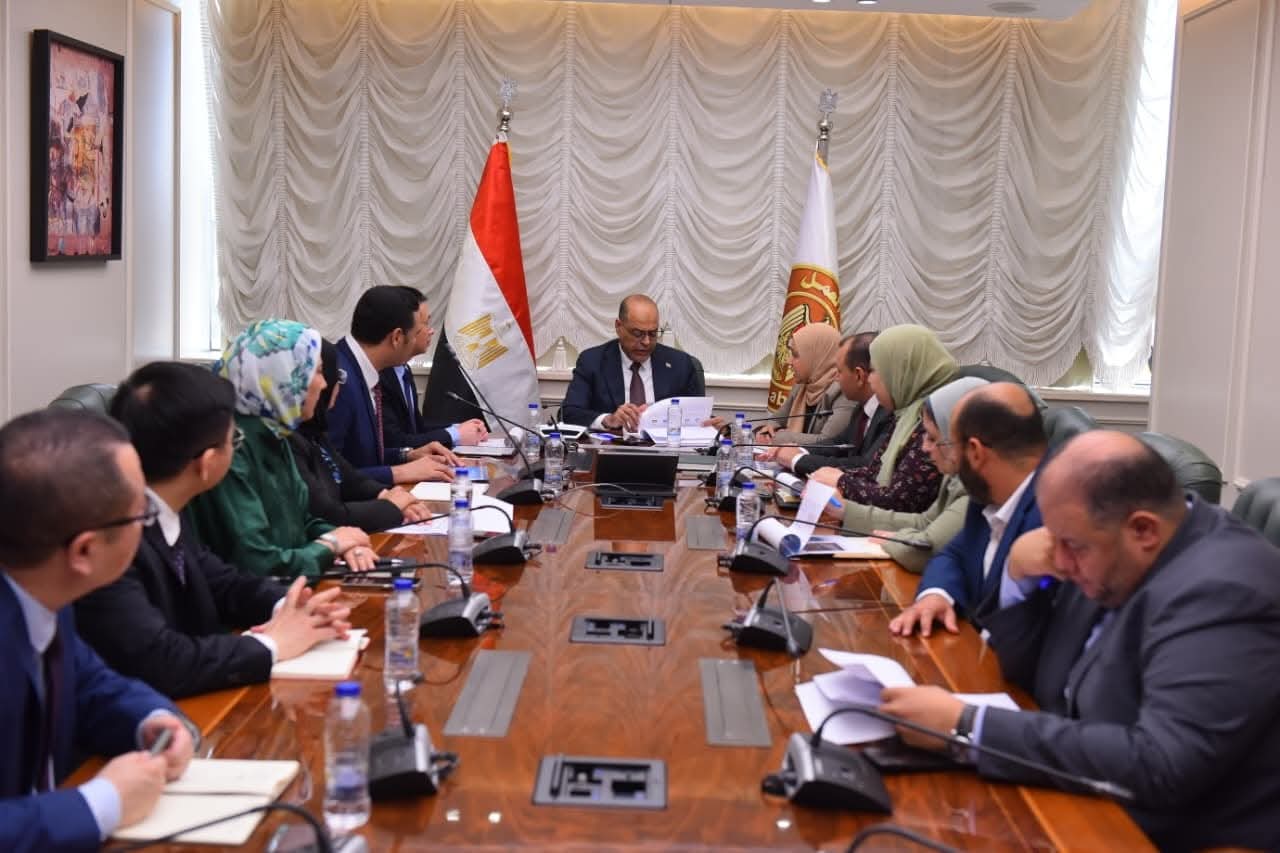 وزير العمل يلتقي وفدًا من شركة هواوي مصر لبحث الملفات المشتركة