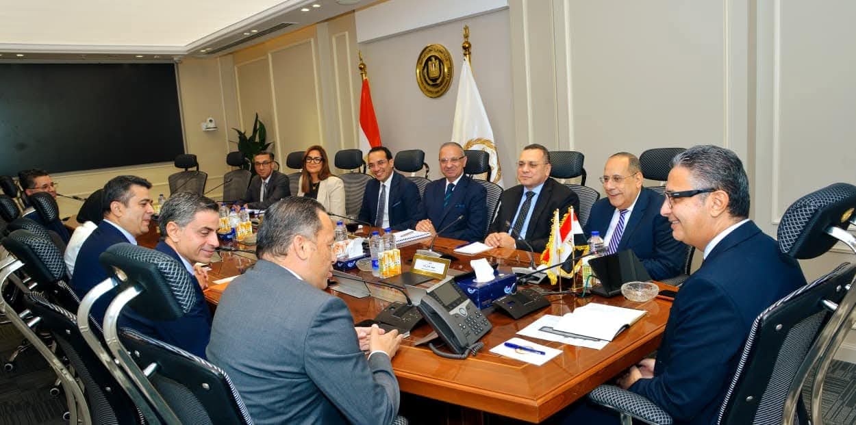 التموين وأورانج مصر يطلقان مشروع تطوير رقمي للمنافذ التموينية