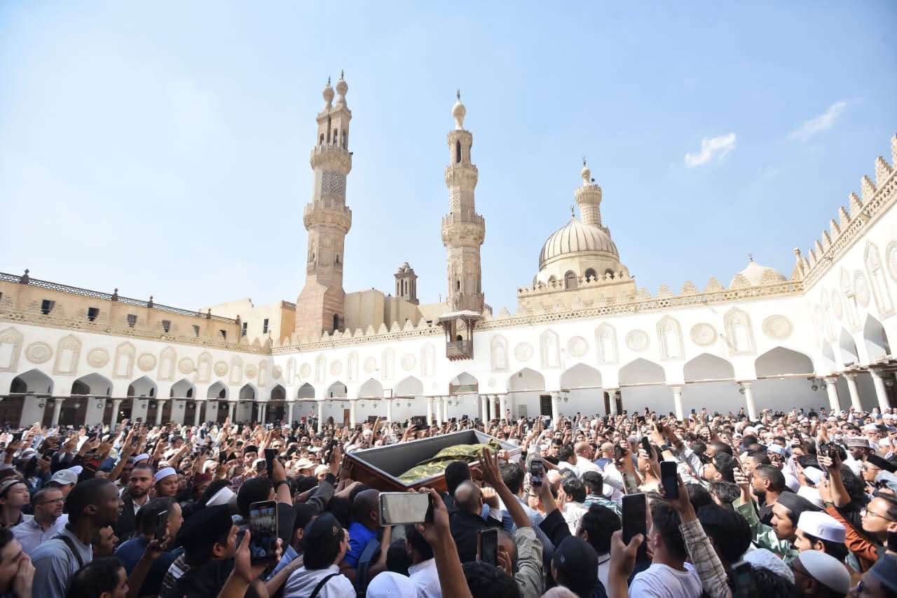 فى مشهد مهيب..الأزهر يودع عالمه الجليل الدكتور أحمد عمر هاشم