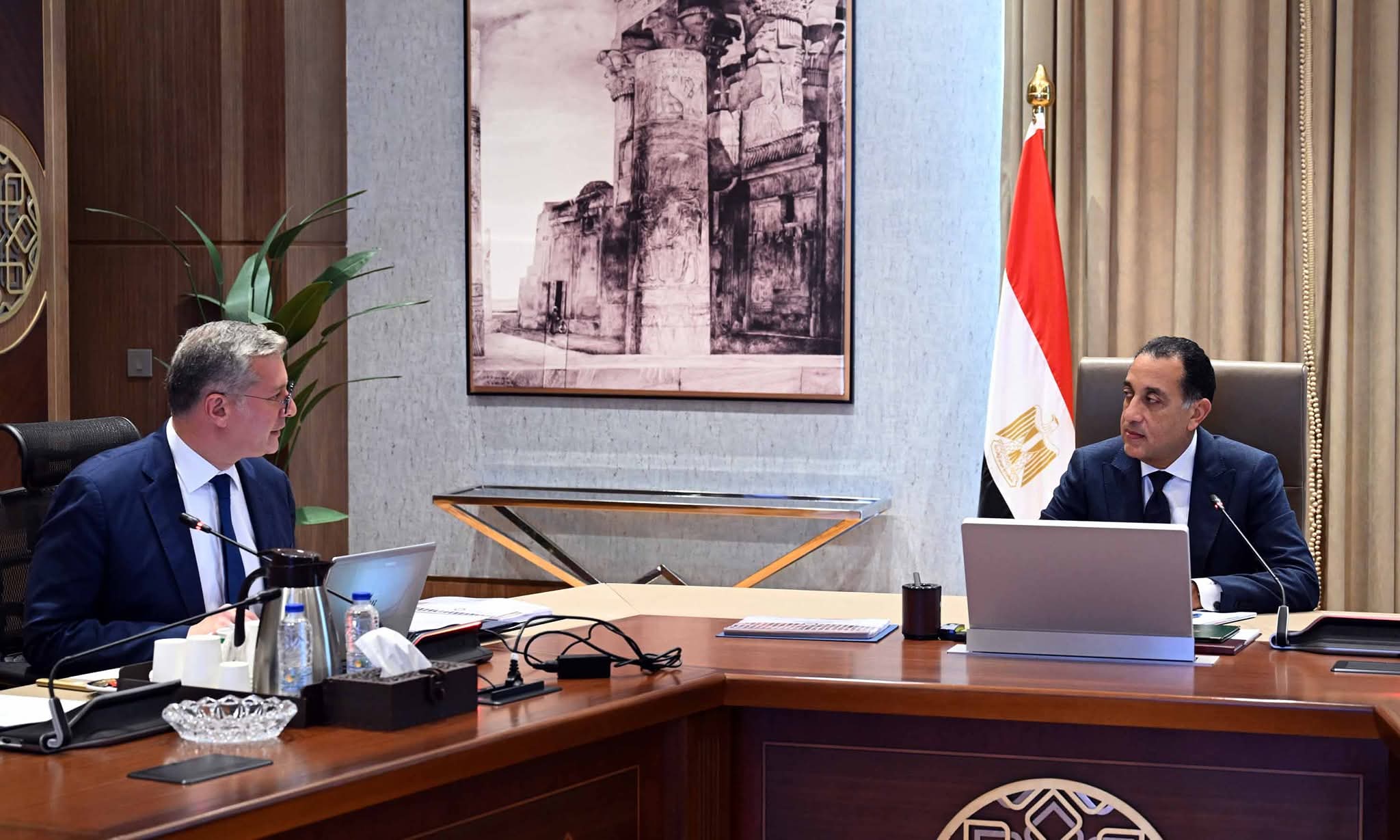 بدوى يستعرض أمام مدبولى الخطة الاستراتيجية والمحاور الرئيسية لوزارة البترول