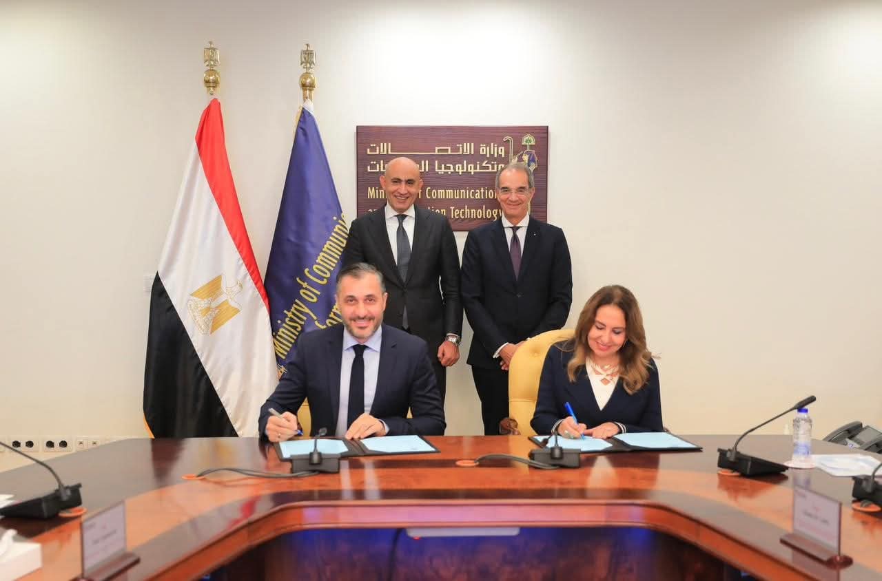 وزيرا الإتصالات والتعليم يشهدان توقيع مذكرة تفاهم مع شركة " إتش بى - مصر"