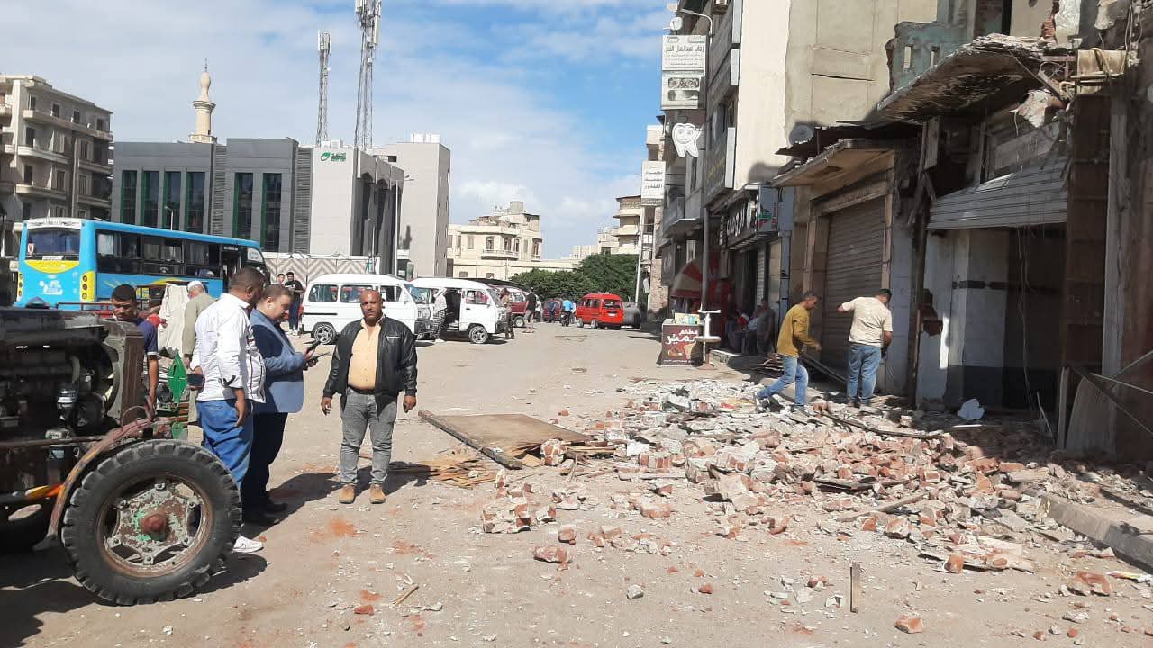 رئيس مدينة دمنهور يقود حملة لإزالة المباني الآيلة للسقوط بالمحطة وعرابي