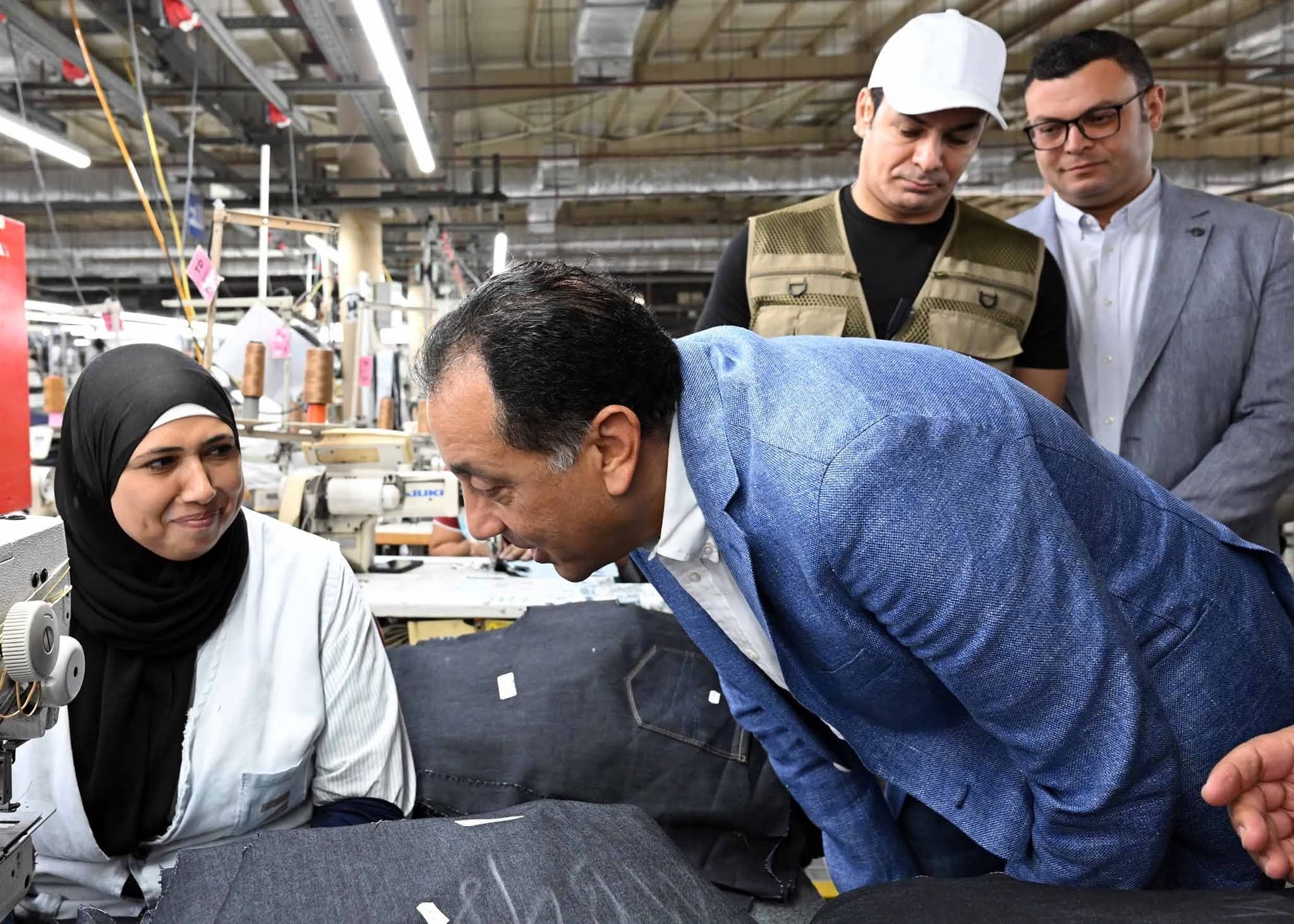 رئيس الوزراء يقدم التحية للفتاة المصرية بمناسبة اليوم العالمي للفتاة