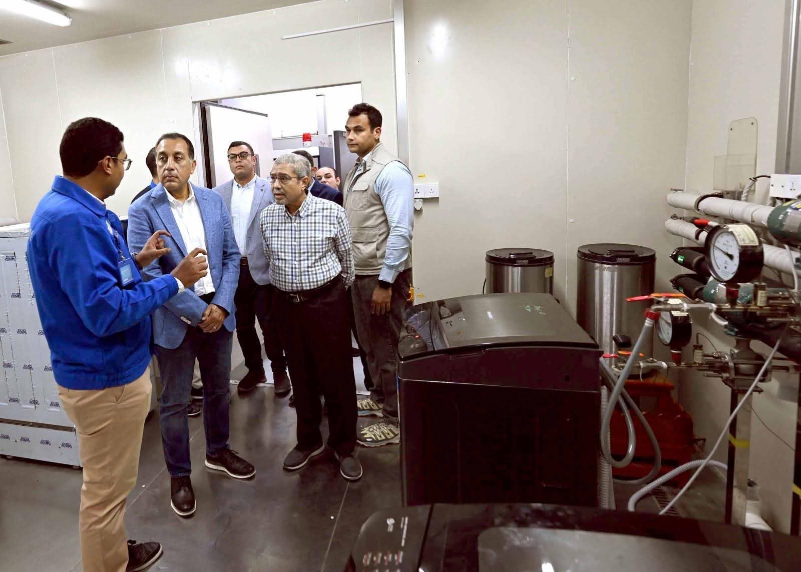 رئيس الوزراء يزور مركز البحوث والتطوير بمجموعة " العربي" بمدينة بنها