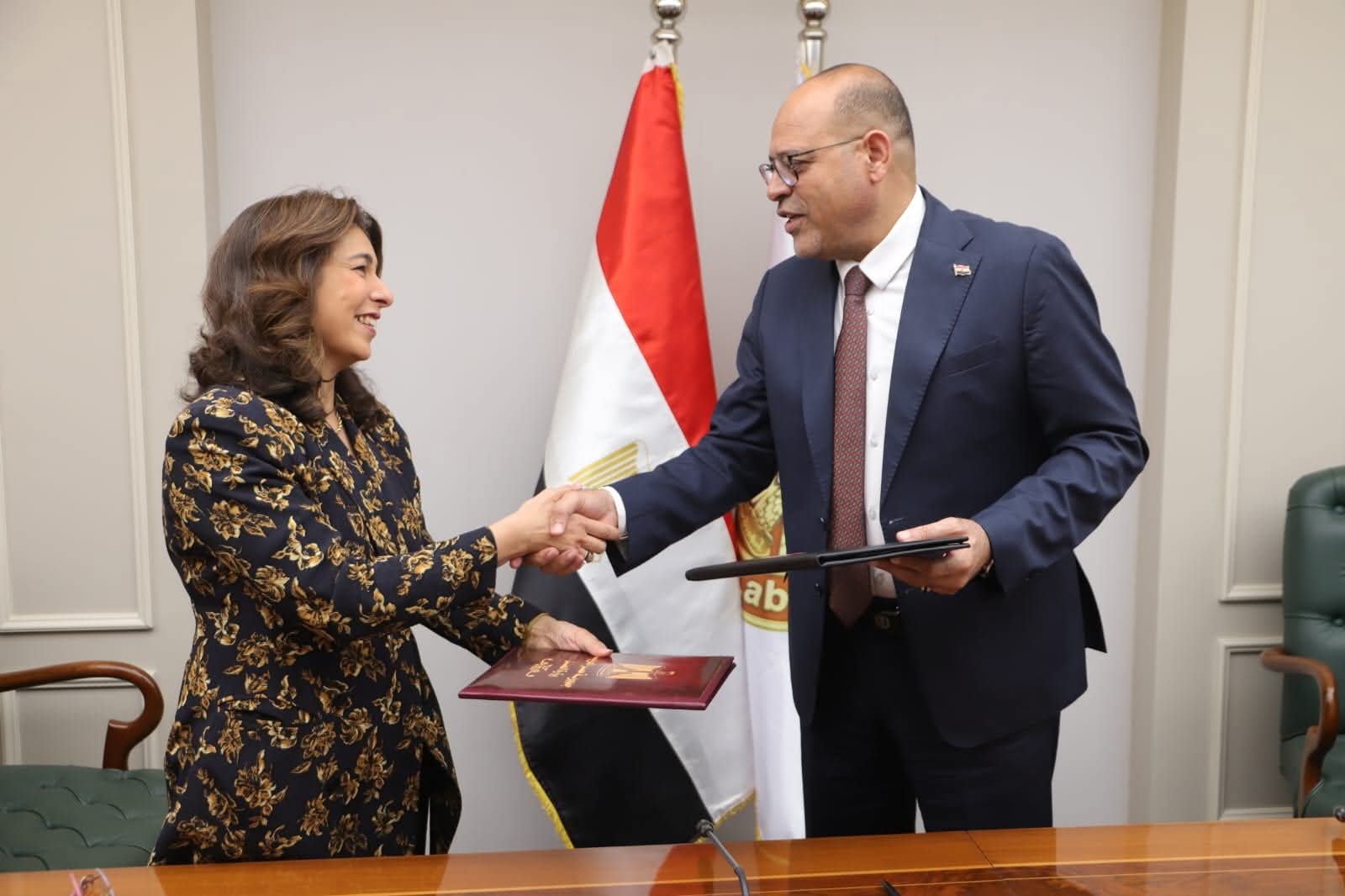 "العمل" توقّع بروتوكول تعاون مع الجامعة المصرية الصينية لتأهيل طلاب المستقبل لسوق العمل الحديث