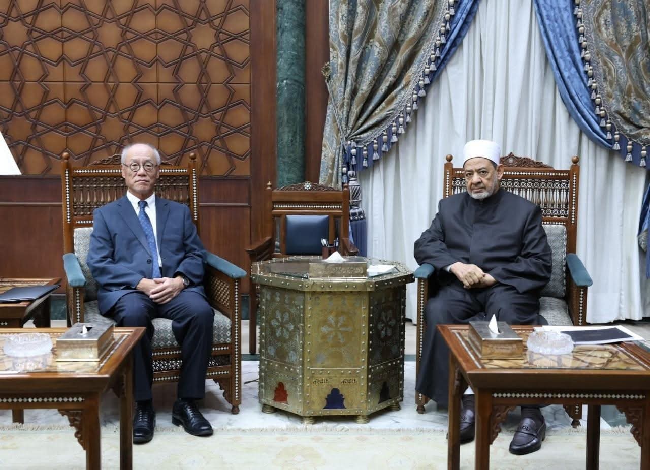 شيخ الأزهر يستقبل السفير الياباني.. ويعزى أمير قطر