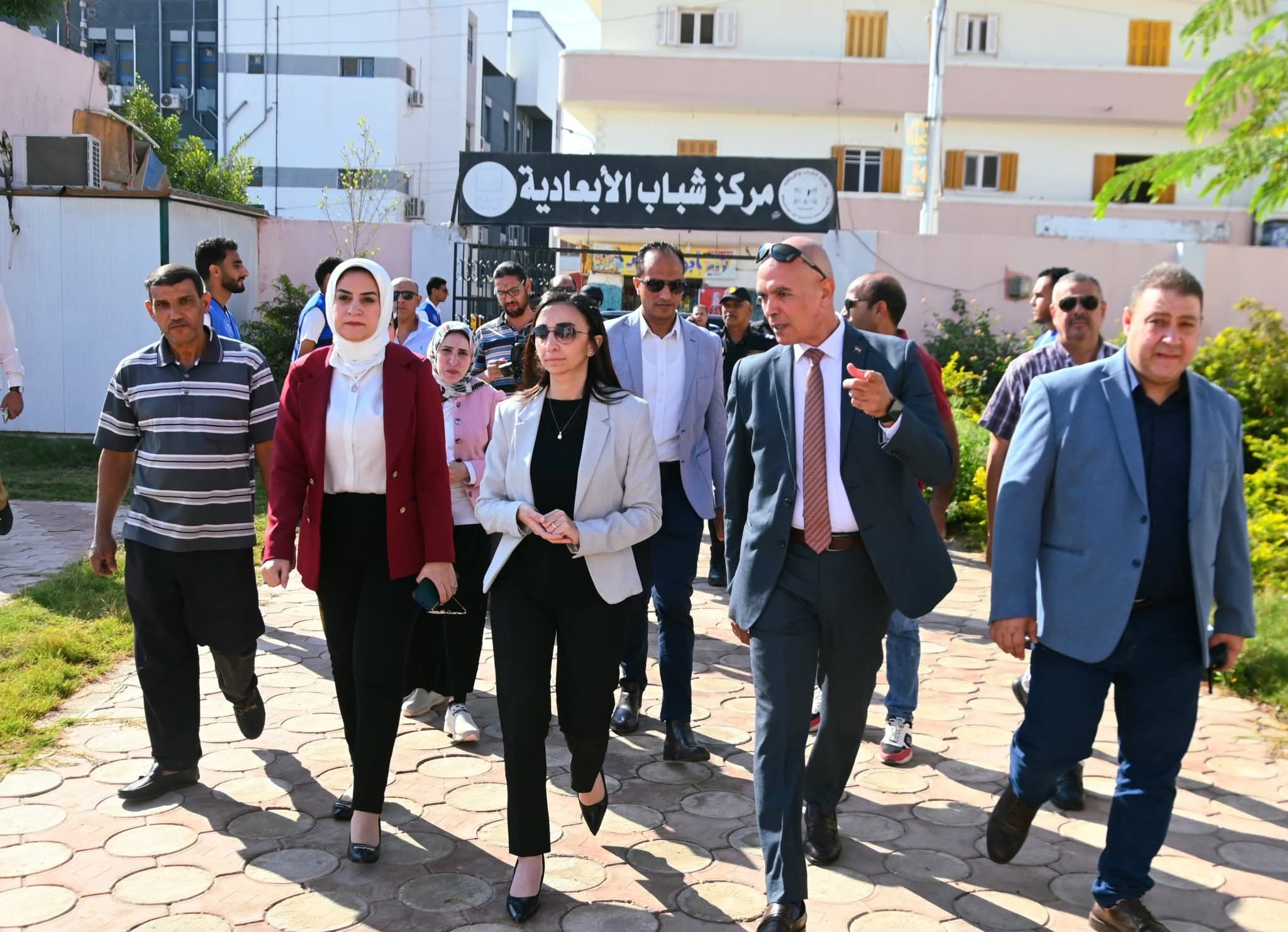 محافظ البحيرة تتفقد عدد من المشروعات الخدمية بقرية الأبعادية بدمنهور