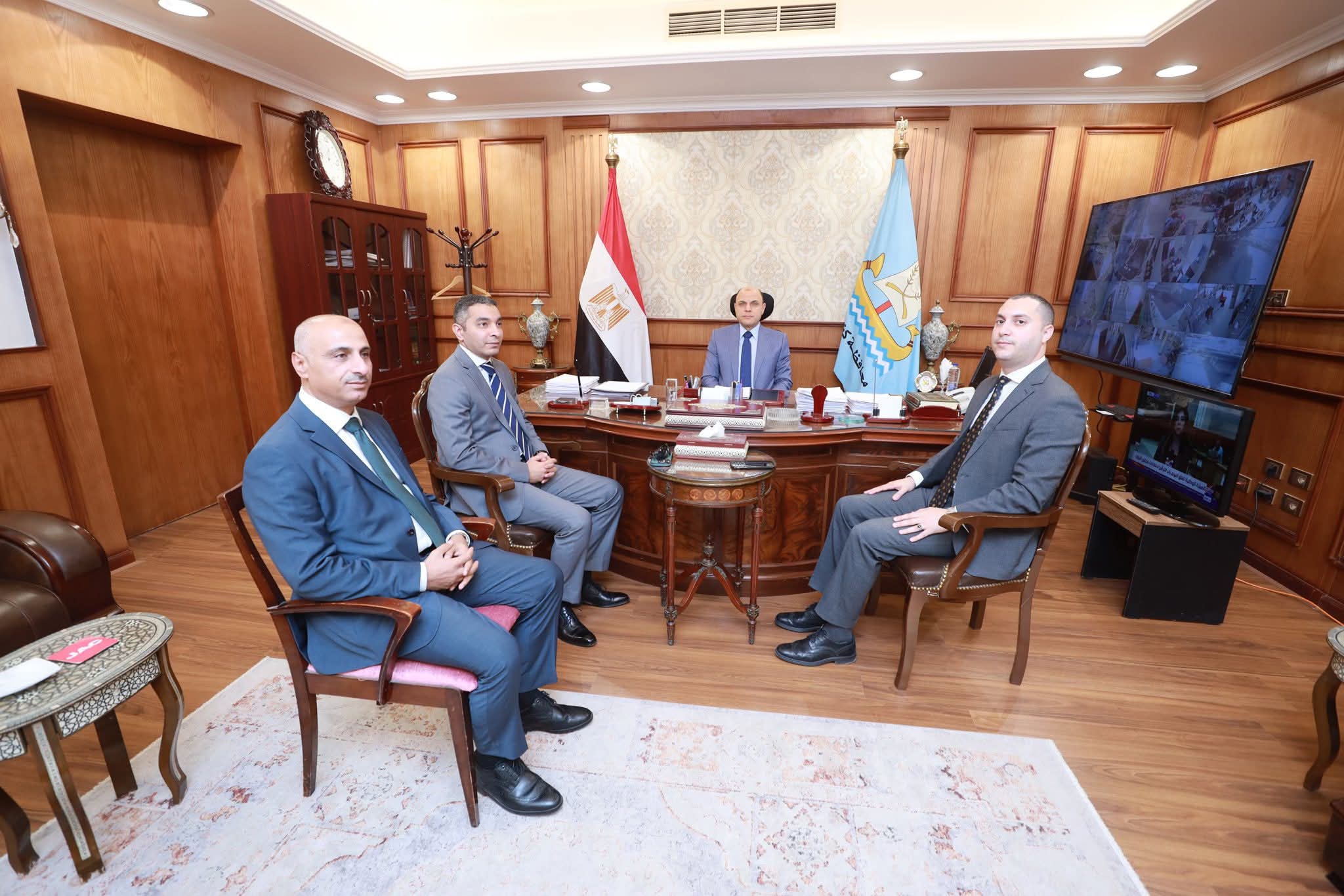 محافظ كفرالشيخ يدعو إلى الإستخدام الآمن للهواتف الذكية ووسائل التواصل