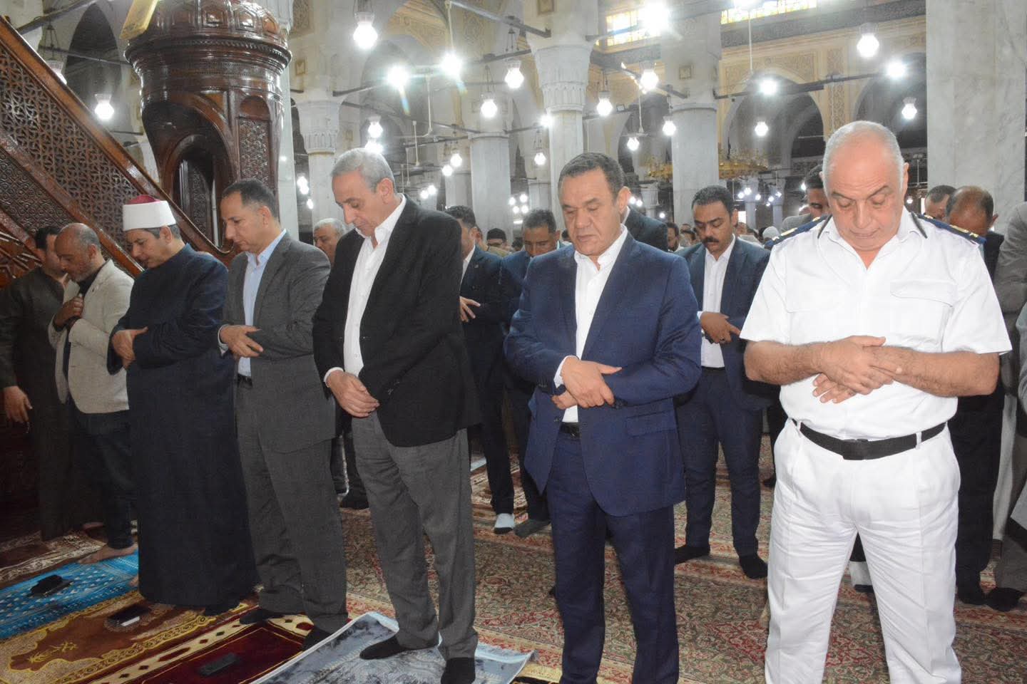 محافظ الغربية يؤدي صلاة الجمعة بالمسجد الأحمدي ويتفقد محيطه عقب ختام المولد