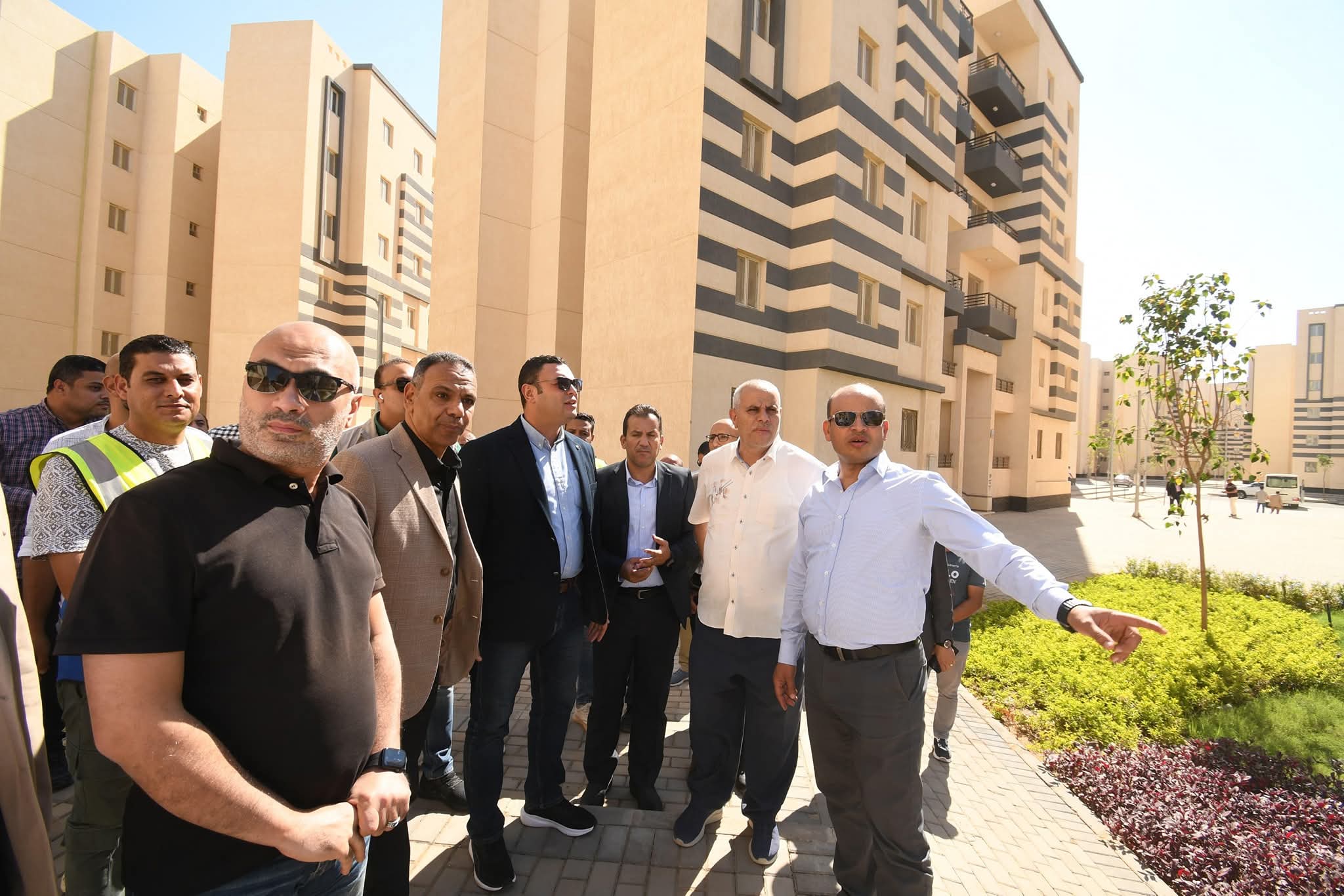 وزير الإسكان يتفقد وحدات "سكن لكل المصريين" بالعاشر من رمضان 