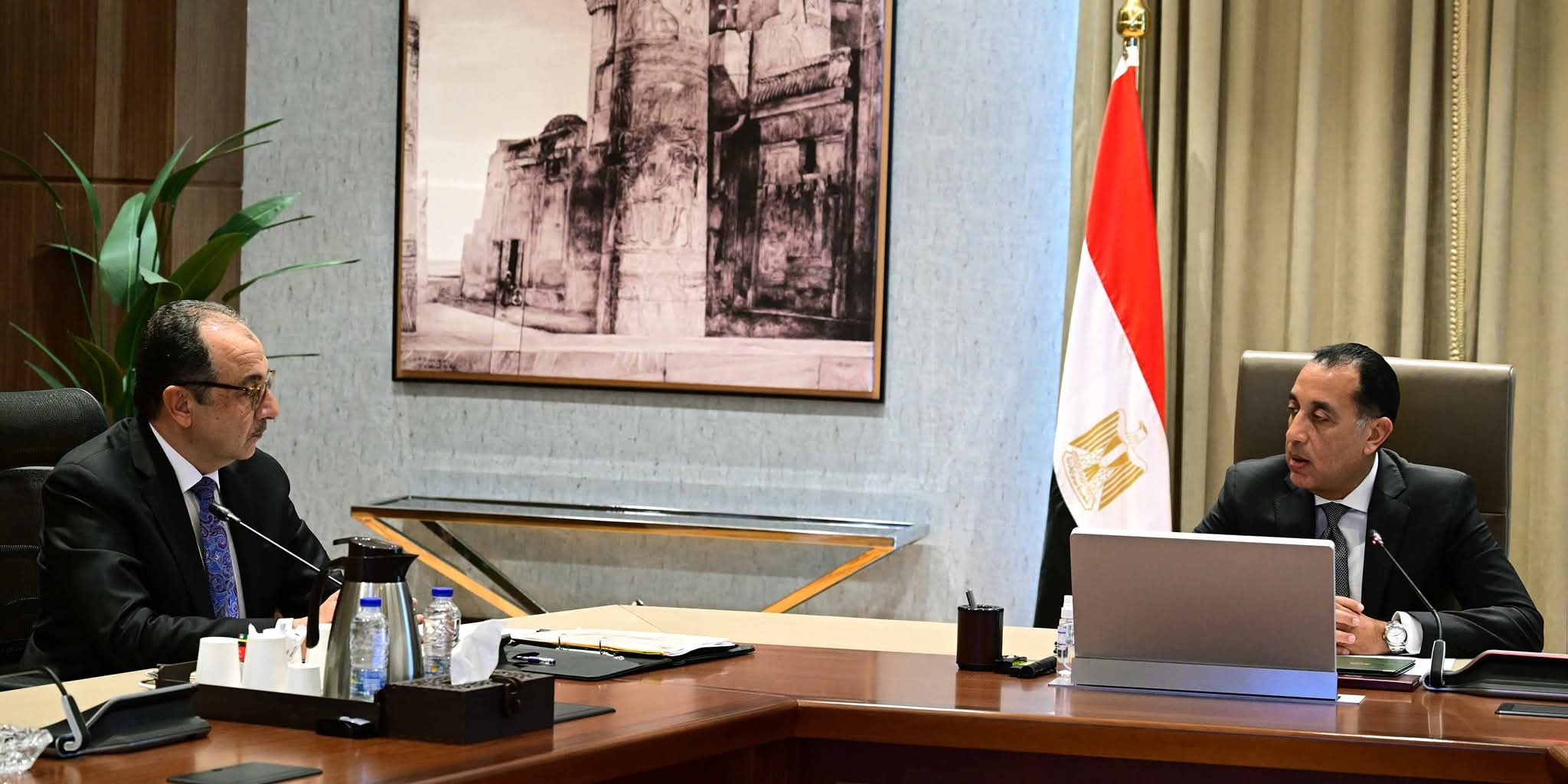 رئيس الوزراء يستعرض مع وزير قطاع الأعمال الفرص الإستثمارية  في قطاع السياحة والتشييد