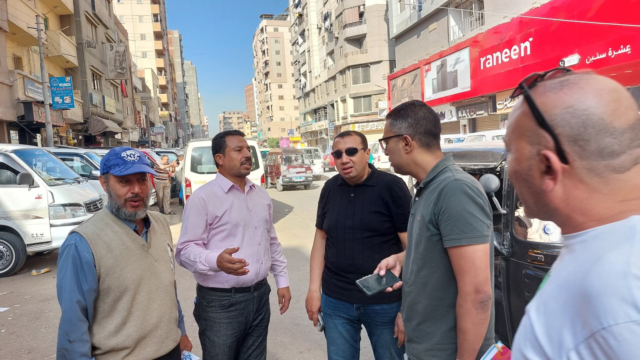 رئيس مدينة كفر الدوار يتفقد مواقف سيارات الأجرة.. ويؤكد على محاسبة المخالفين