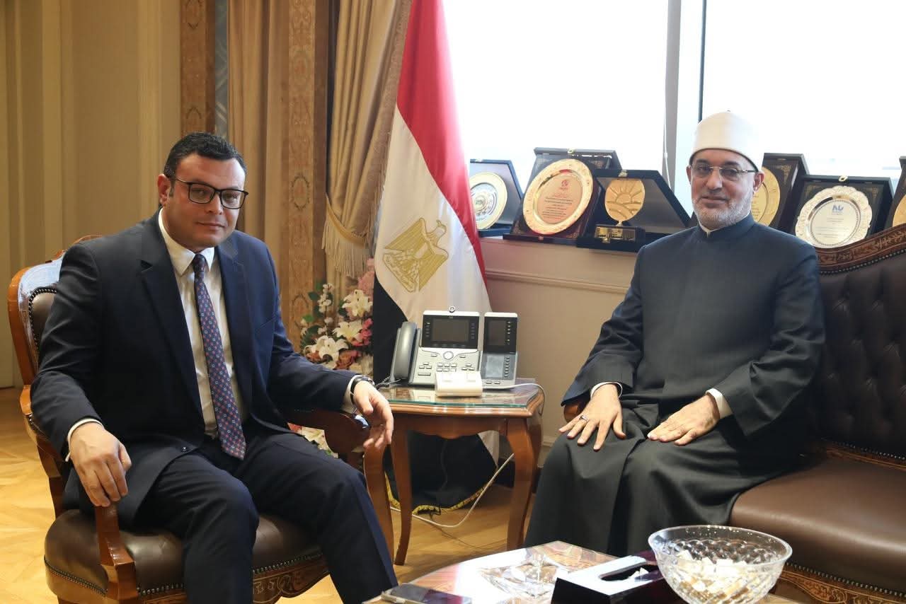 وزير الإسكان يبحث مع  مفتي الجمهورية  تخصيص مقرات لدار الإفتاء في المدن الجديدة