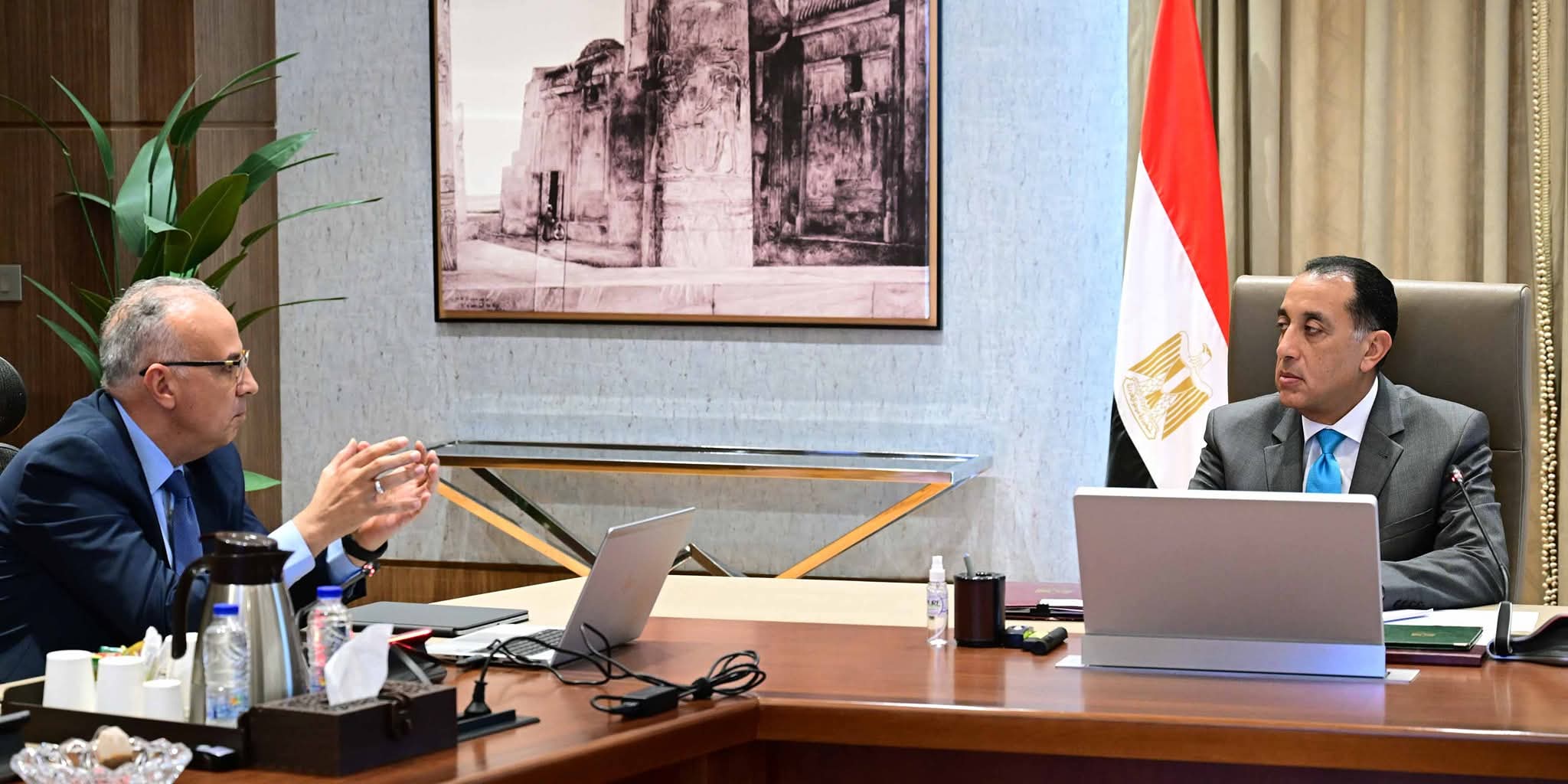 رئيس الوزراء يتابع جهود إزالة تعديات نهر النيل