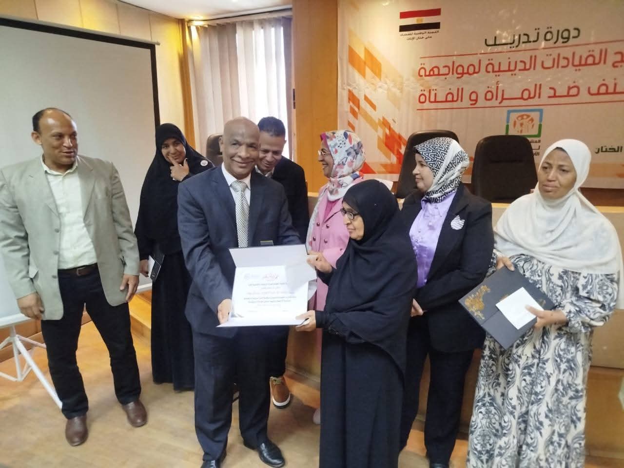 قنا تحتفل باليوم الدولي للمرأة الريفية وتكرم نماذج مضيئة من سيدات القرى