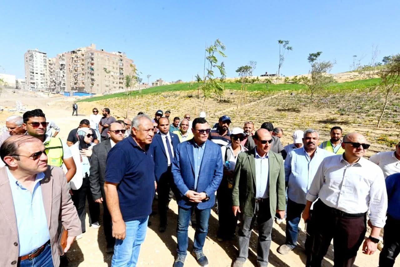 وزير الإسكان يتابع سير العمل بمشروع حدائق "تلال الفسطاط" بمنطقة مصر القديمة بالقاهرة