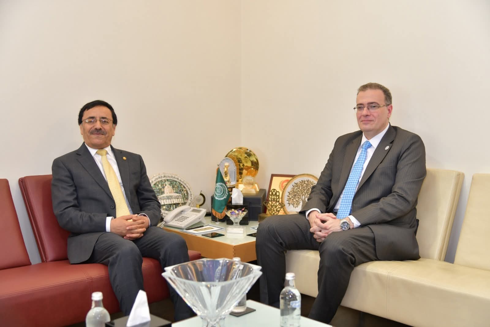 رئيس الجهاز المركزي للتنظيم والإدارة يبحث مع المدير العام للمنظمة العربية للتنمية الإدارية سبل تعزيز التعاون المشترك
