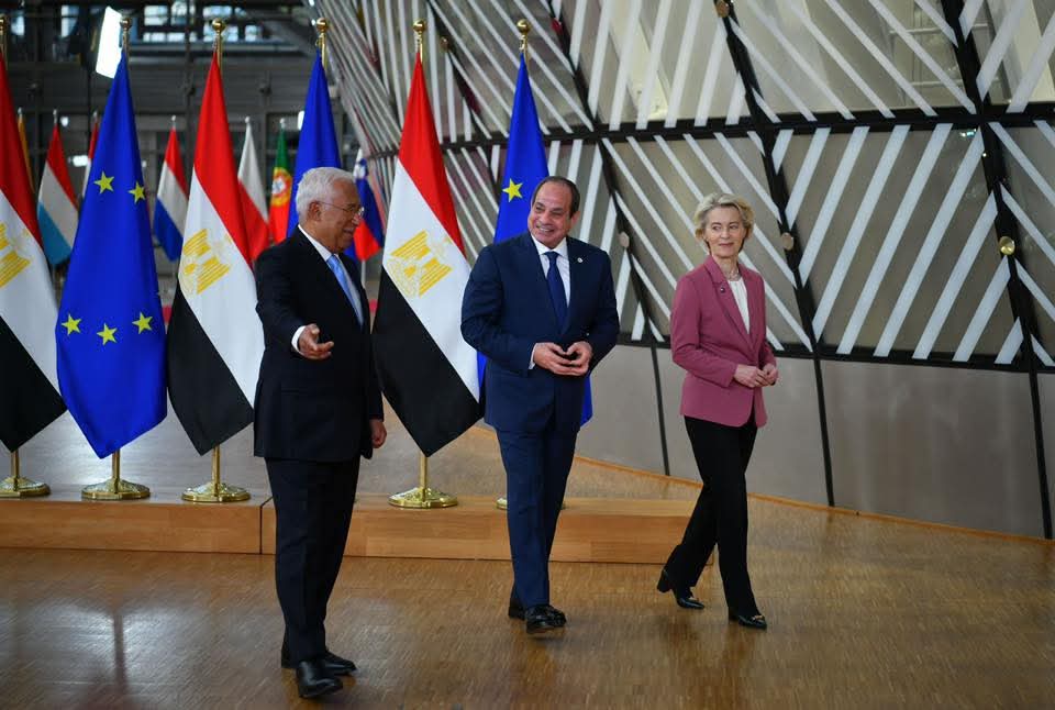عشاء عمل على شرف الرئيس بحضور 17 زعيماً أوربياً
