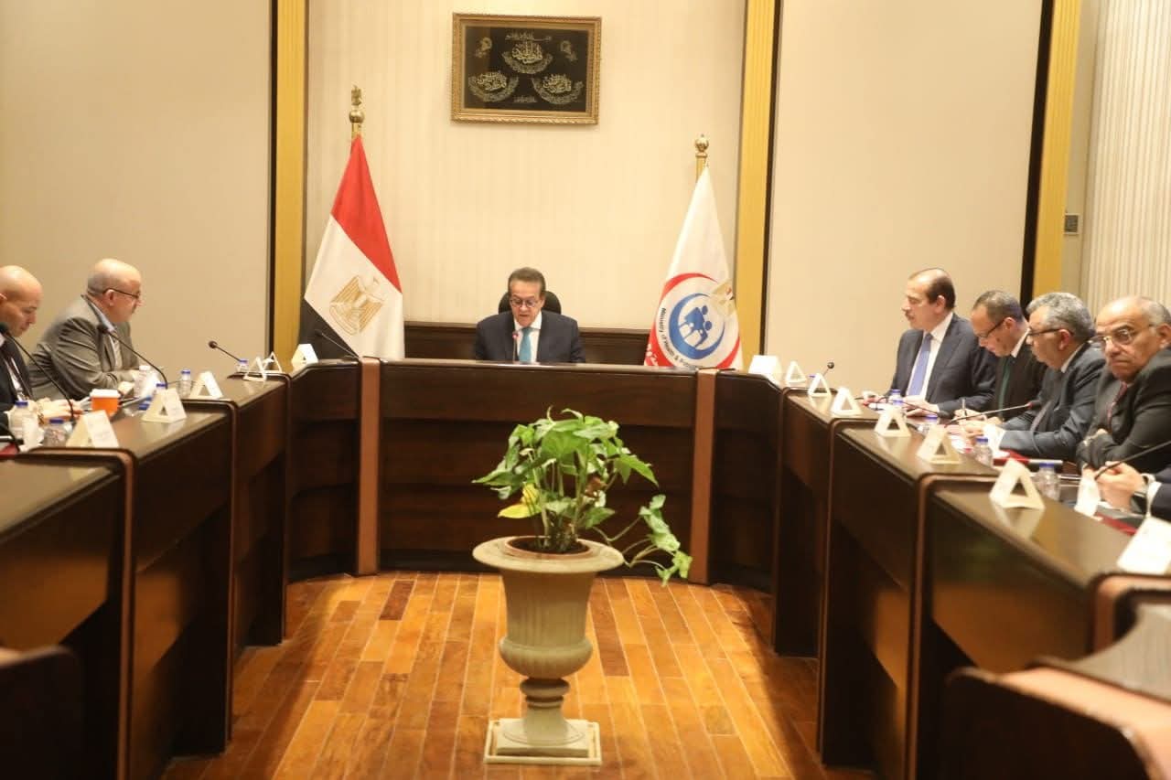 وزير الصحة يبحث مع ممثل جهود مصرية عالمية لتقديم الخدمات الصحية للمرضى الفلسطينيين