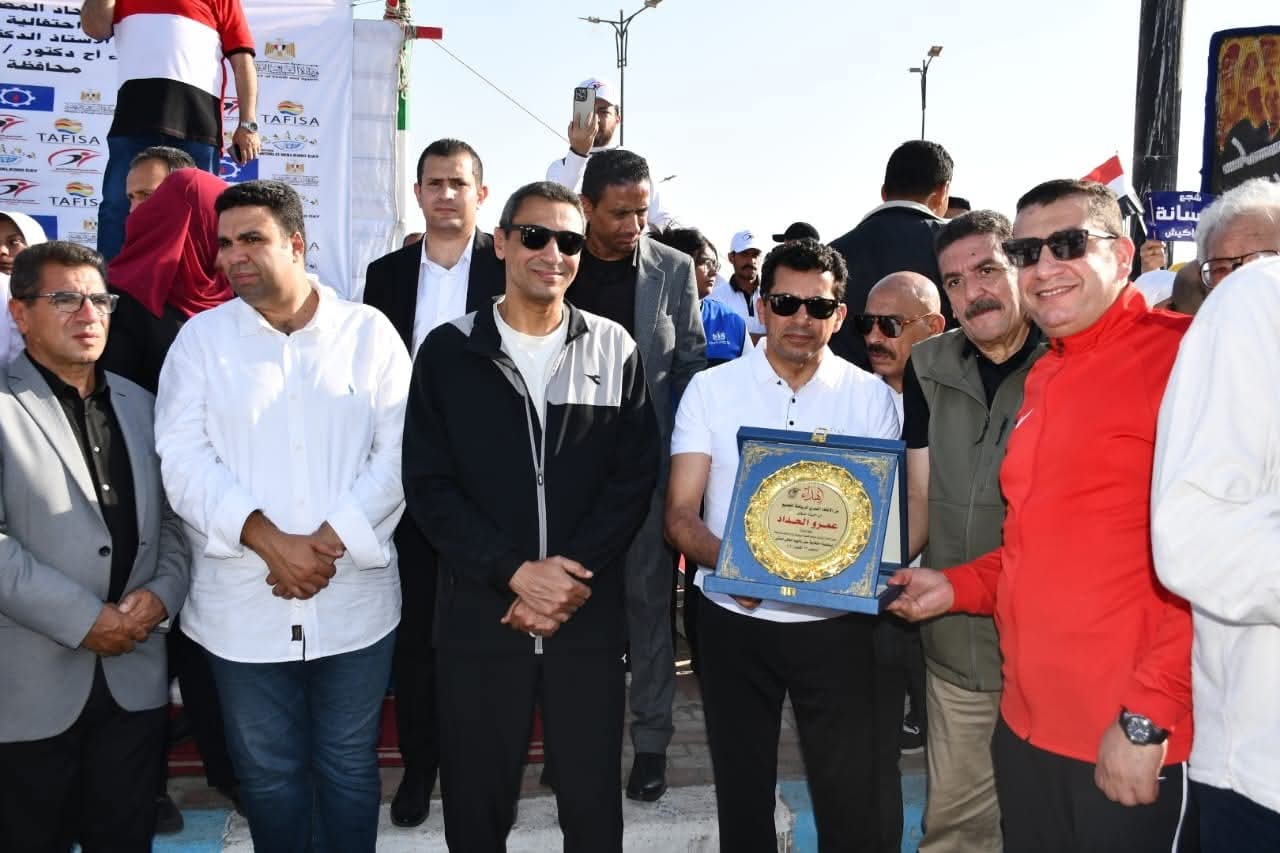 وزير الشباب والرياضة ومحافظ السويس يطلقان فعاليات مهرجان يوم المشي العالمي احتفالًا بنصر أكتوبر