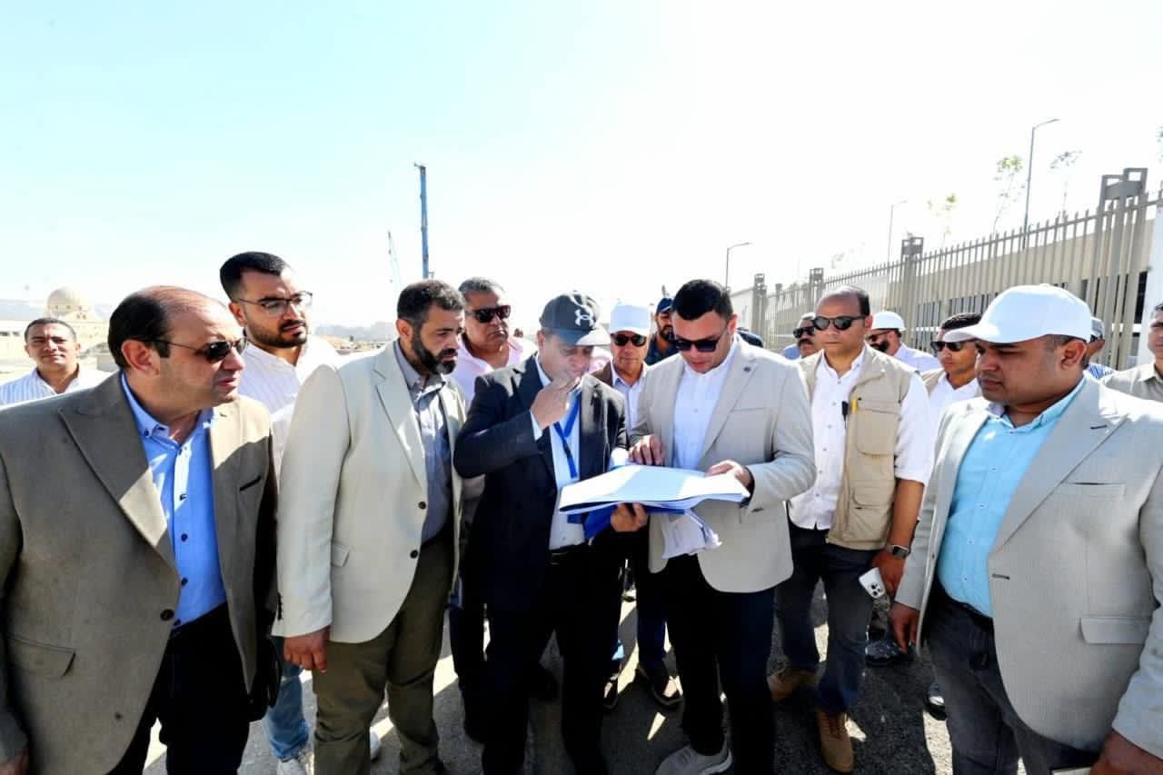 وزير الإسكان يتفقد مكونات مشروع حدائق "تلال الفسطاط"