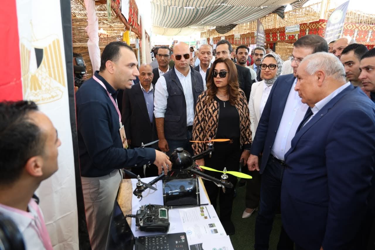 وزيرا التنمية المحلية والزراعة يفتتحان فعاليات الدورة الثانية لمعرض الوادي الجديد الزراعي