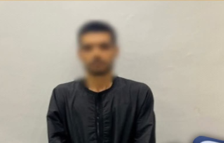 باع الوهم للأجانب على فيسبوك.. الأمن يضبط نصّاب أسيوط بعد ترويجه لإقامات مزيفة!