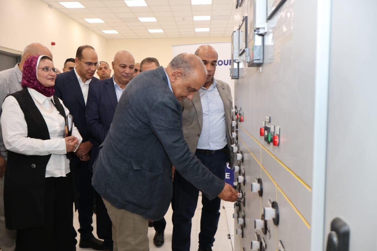 وزير الكهرباء يطلق التيار بمحطة عيون موسى.. و 24 مليار جنيه استثمارات لنقل الكهرباء في سيناء