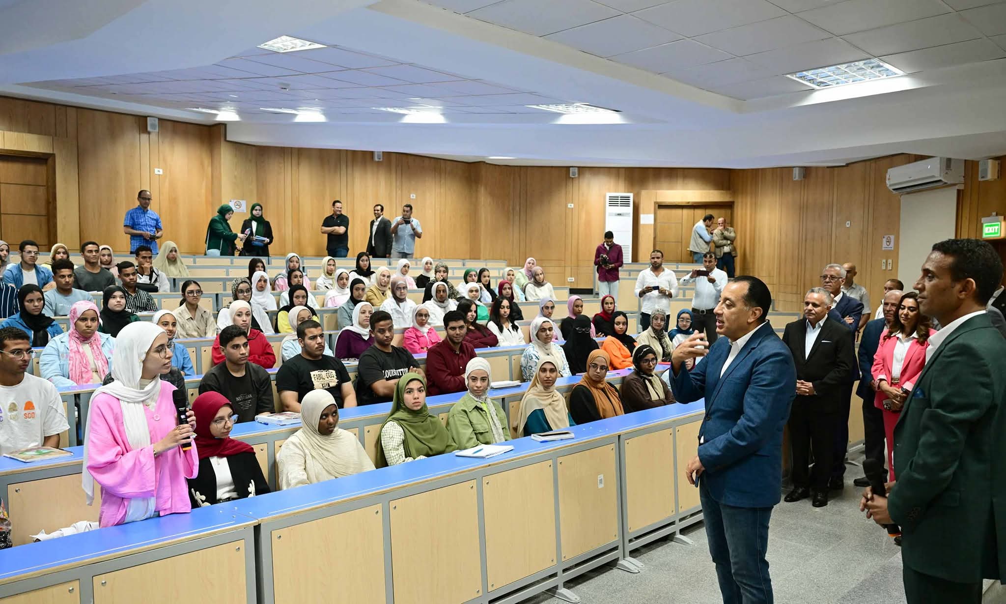 رئيس الوزراء يتفقد جامعة السويس الأهلية