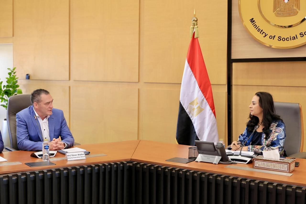 مايا مرسي تتابع مع وفد ألماني خطة توطين صناعة الأطراف الصناعية في مصر