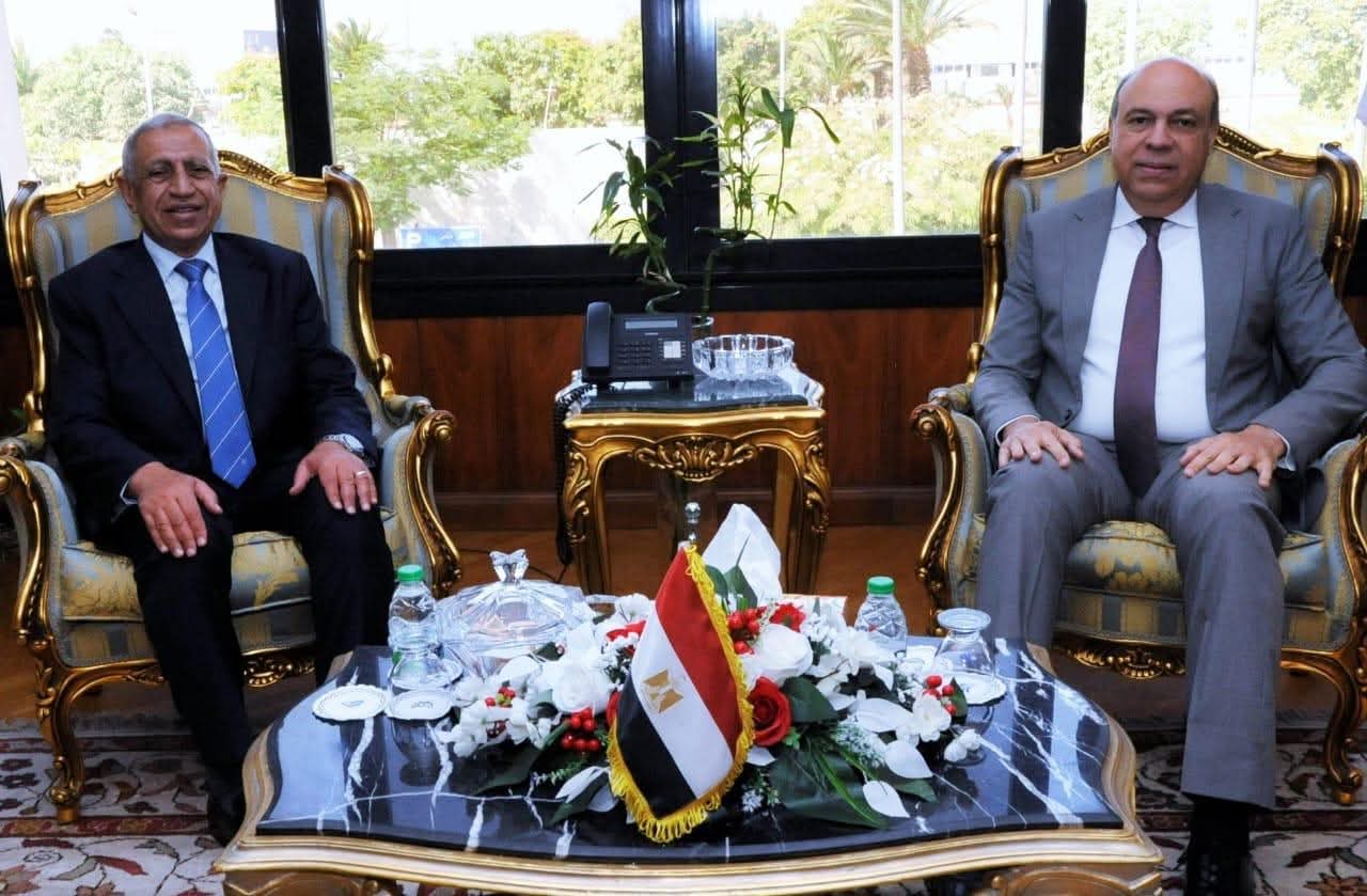 وزير الطيران المدني يلتقي رئيس الأكاديمية العربية للعلوم والتكنولوجيا والنقل البحري لبحث سبل التعاون المشترك