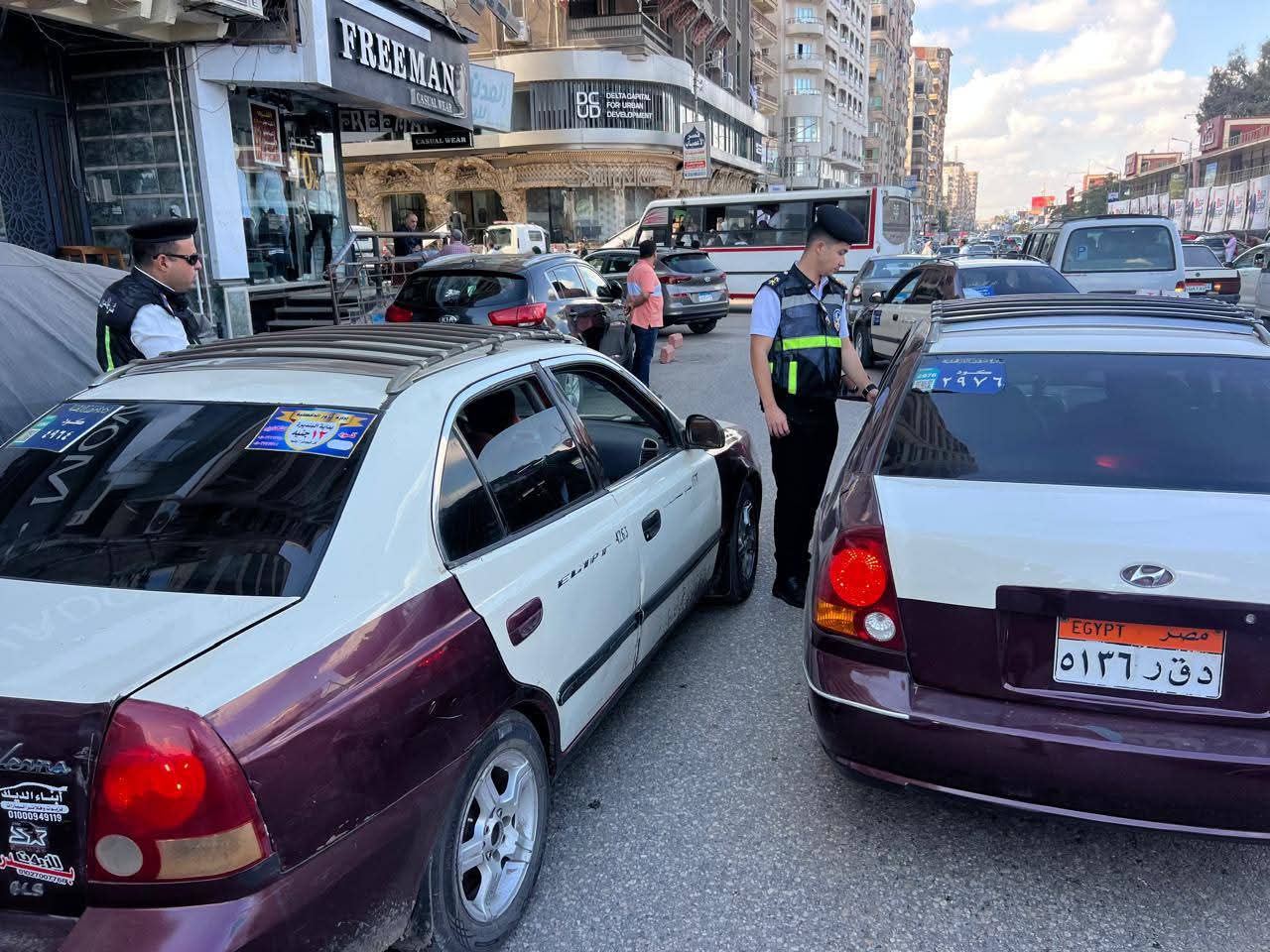 محافظ الدقهلية: غرامات فورية وإيقاف الرخصة من شهر إلى ثلاثة أشهر لسائق التاكسى المخالف