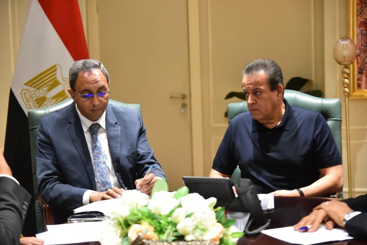 وزير الصحة يبحث مع محافظ قنا تطوير المنظومة الصحية وتحقيق نقلة نوعية في خدمات الصعيد