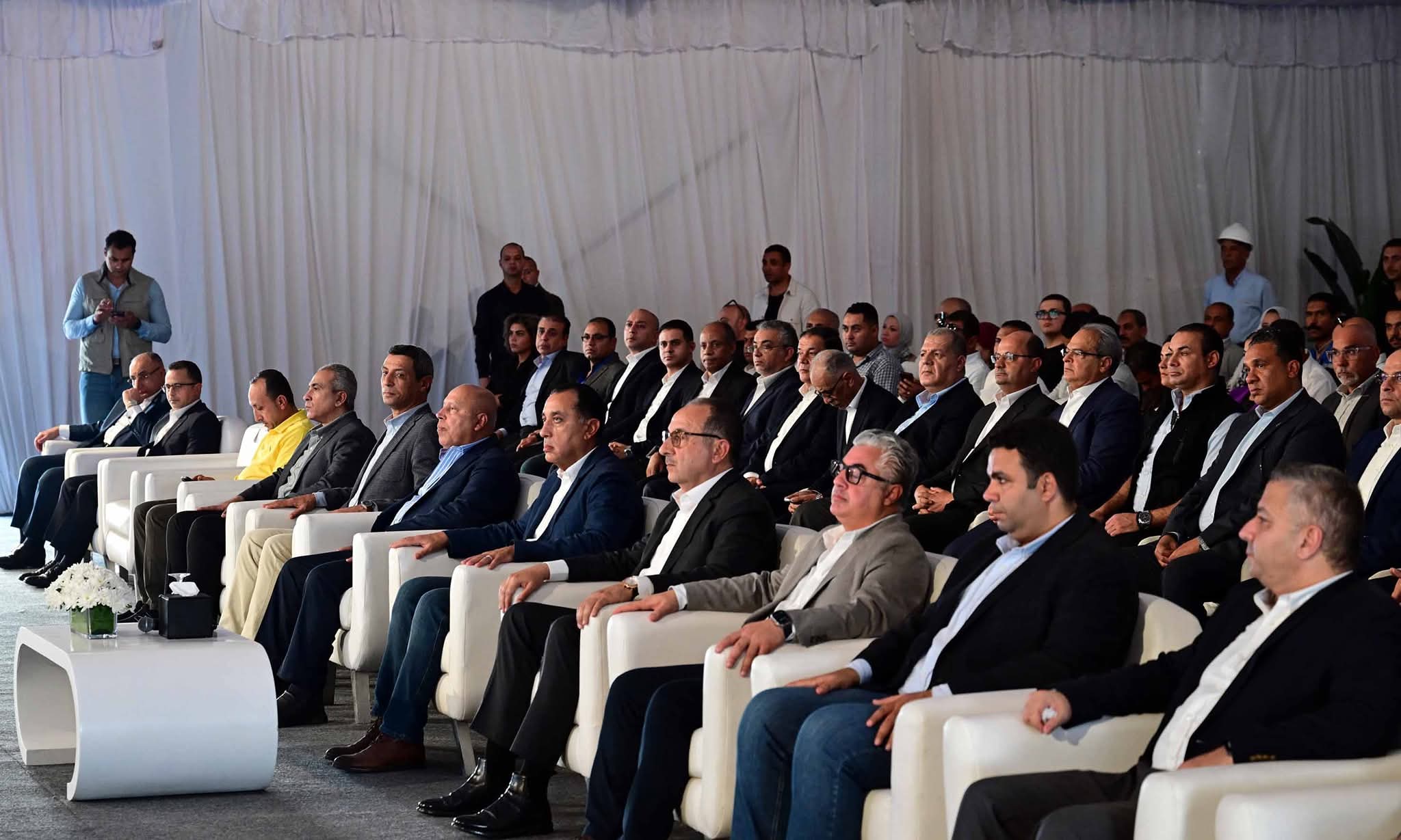 بعد توقف لأكثر من عامين.. رئيس الوزراء يشهد إعادة تشغيل مصنع الشركة المصرية لبلوكات الأنود الكربونية بالسخنة