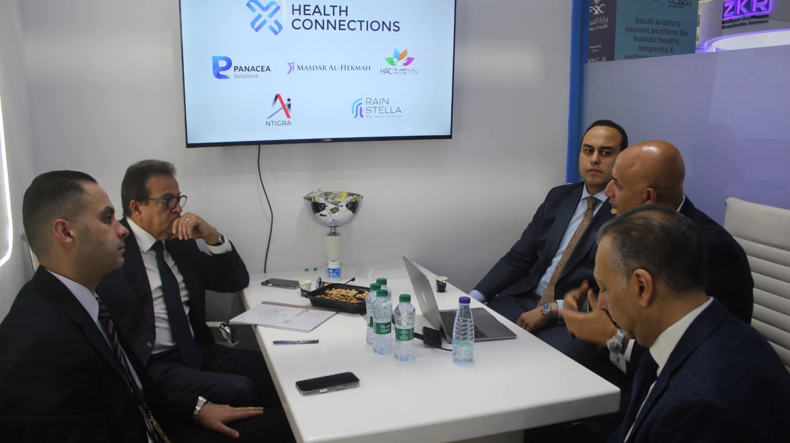 وزير الصحة يلتقى ممثلي شركتي «E-Health» و«Rain Stella» في السعودية