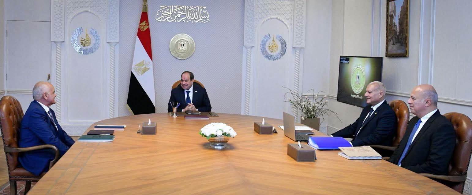 الرئيس السيسي يطلق مبادرة "مصر معاكم" لرعاية أبناء الشهداء والمصابين