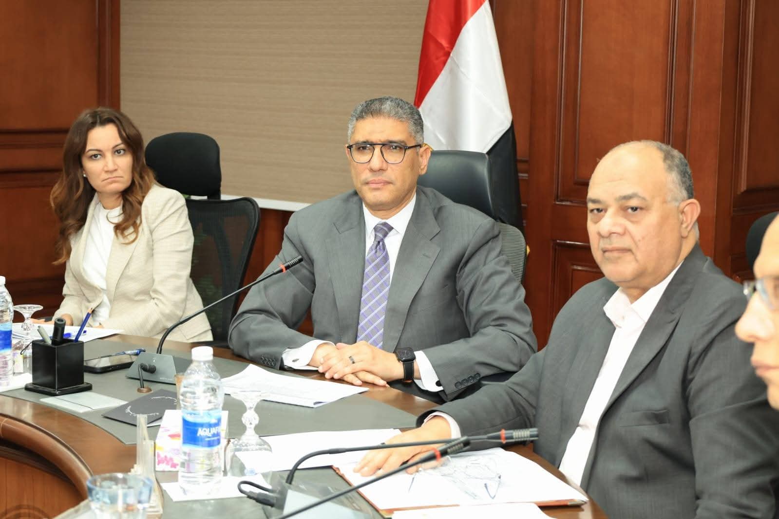 محافظ الجيزة يبحث شكاوى المواطنين بأحياء ومراكز العجوزة والطالبية والمنيرة الغربية وأطفيح