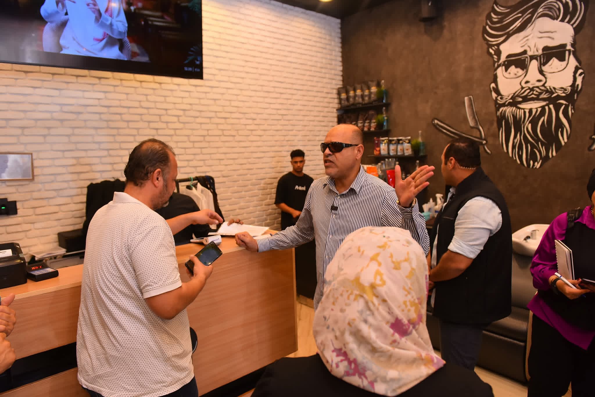 جبران يواصل الجولات الميدانية المفاجئة لمتابعة تطبيق قانون العمل الجديد