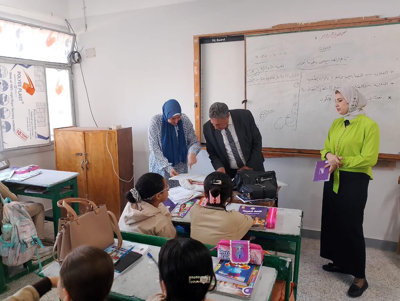 جولة لوكيل تعليم البحيرة على مدارس بندر دمنهور لمتابعة انتظام الدراسة