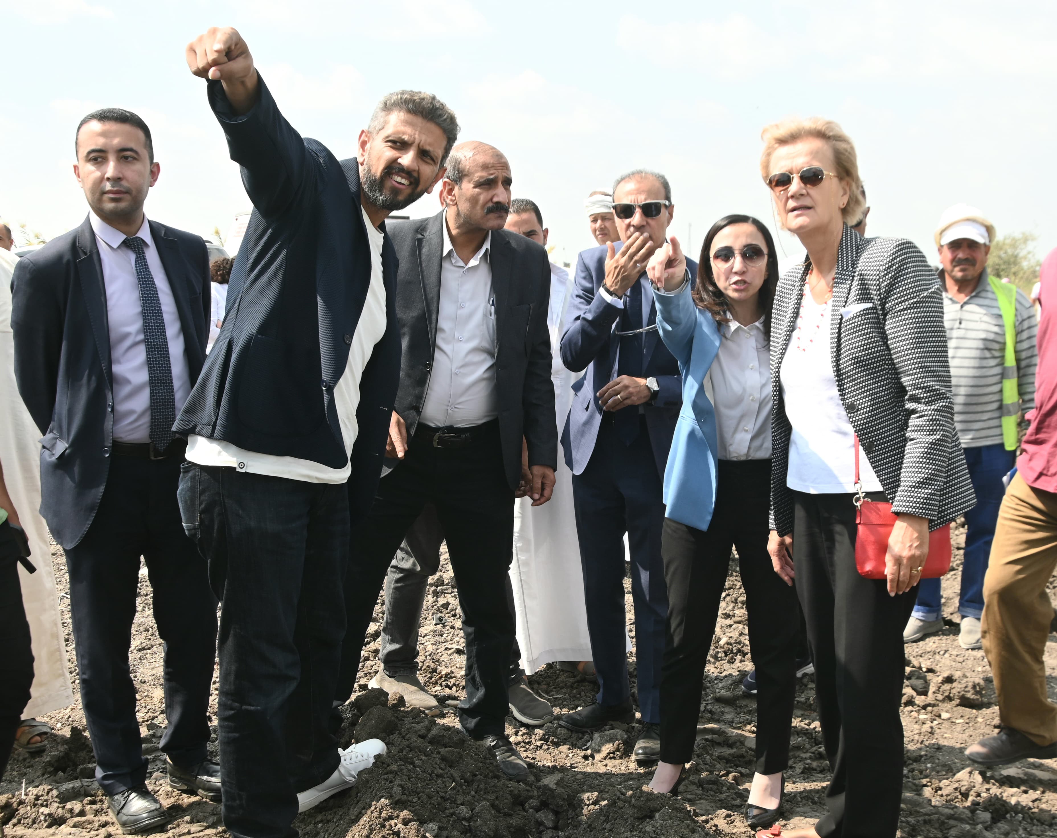 محافظ البحيرة وسفيرة الإتحاد الأوروبي تتفقدان أعمال مشروع إحلال وتجديد شبكة الصرف المغطى بأبوحمص