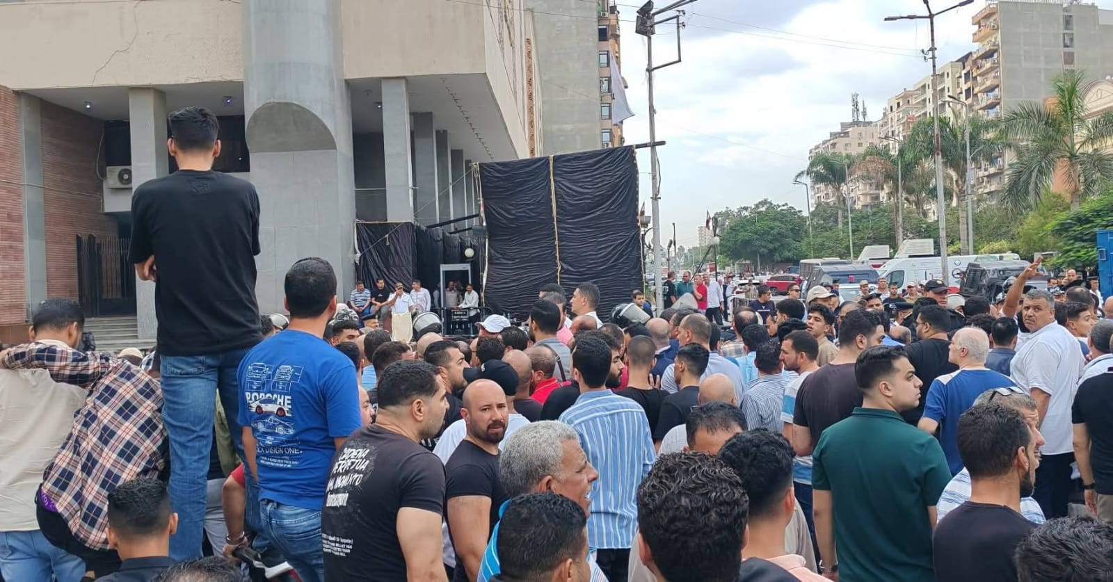 زحام انتخابي في المنصورة.. المرشحون يتسابقون على تقديم أوراقهم في أول أيام الترشح