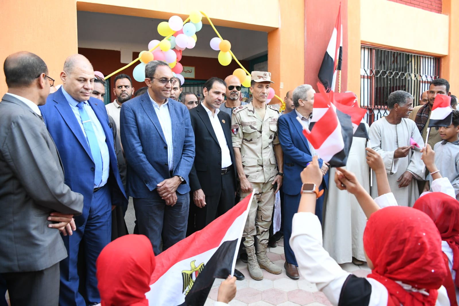 محافظ قنا يفتتح مدرسة علي خليل للتعليم الأساسي بالعركي بعد إحلالها وتجديدها
