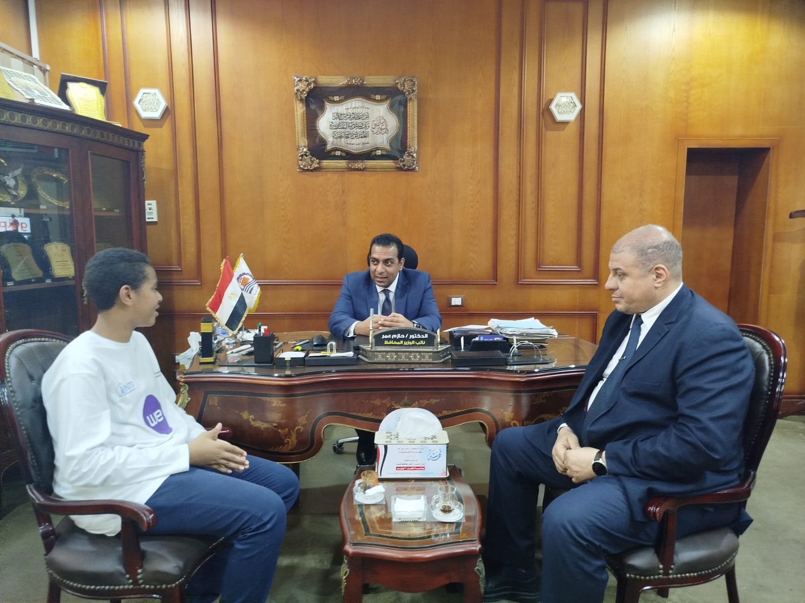 نائب محافظ قنا يكرم الفائز بكأس المنتخب المصري للذكاء الاصطناعي والروبوت